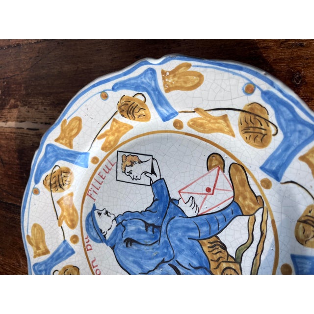 Antique 1917 Hr Quimper Assiettes Du Cercle Du Soldat/Circle of the Soldier of the 6th Arrt Faience Plate Deception Du Filleul/Godson's Disappointment For Sale In Dallas - Image 6 of 7