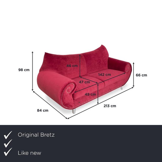 Here you get a true statement piece, whose extravagant shape and deep red color instantly show who lives here. The bretz...