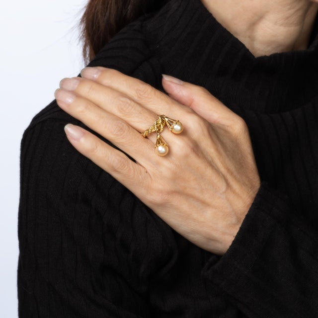 Cultured Pearl Charm Ring 70s Vintage 14k Yellow Gold Rope Flex Band Sz 6 For Sale - Image 4 of 6