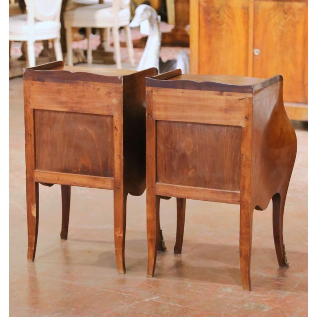 Pair of Early 20th Century French Louis XV Bombé Mahogany Bedside Tables For Sale - Image 14 of 16