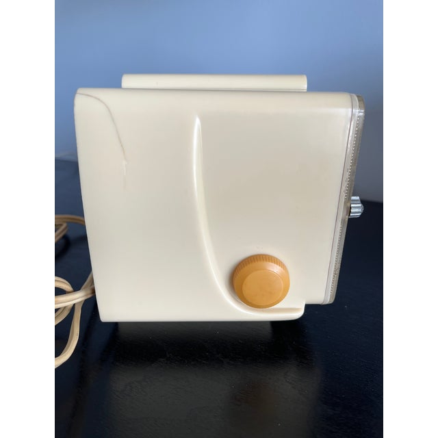 Mid-Century Modern 1957 Bulova Clock Radio - Cream & Gold For Sale - Image 9 of 9