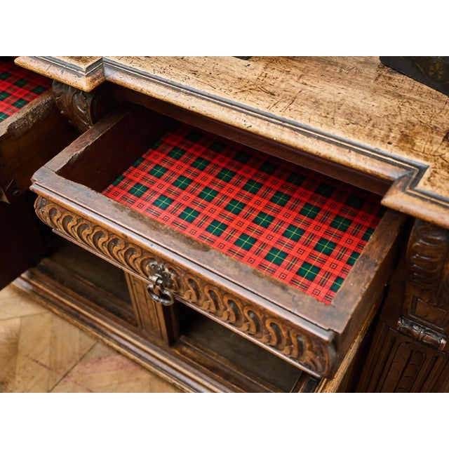 Renaissance Buffet in Walnut Wood, 1700 For Sale - Image 10 of 12