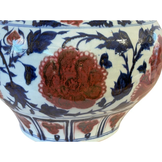 Vintage Ming Style Chinoiserie Blue and White Vase/Cachepot 11" H For Sale In New York - Image 6 of 10
