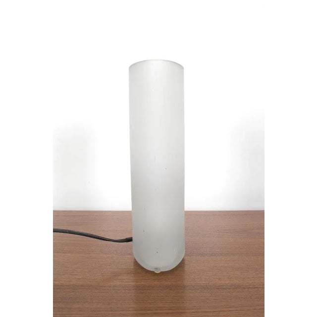 Frosted glass table lamp from the brand hala. In good vintage condition. Measurements h. 26,5 cm; w. 14 cm; d. 7,5 cm. up...