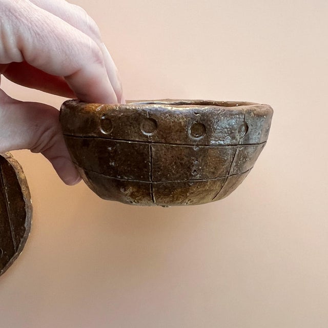 Mid 20th Century Round Primitive Ceramic Decorative Trinket Studio Pottery Dish With Lid in Brown For Sale - Image 4 of 11