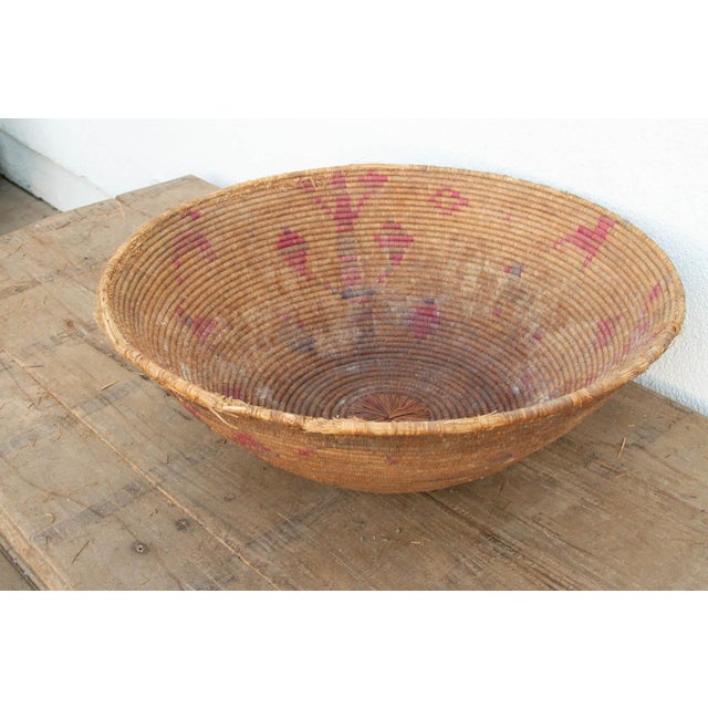 19th Century 28" Dm Faded Motif Handwoven Gathering Basket For Sale - Image 5 of 10