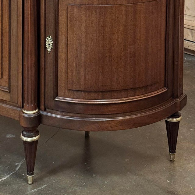 Mid 20th Century Grand French Louis XVI Mahogany Round-Sided Buffet With Carrara Marble For Sale In Dallas - Image 6 of 18