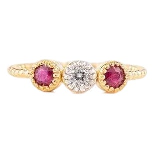 Brilliant Diamond and Ruby Three Stone Ring in 18k Yellow Gold Size 7.5 For Sale