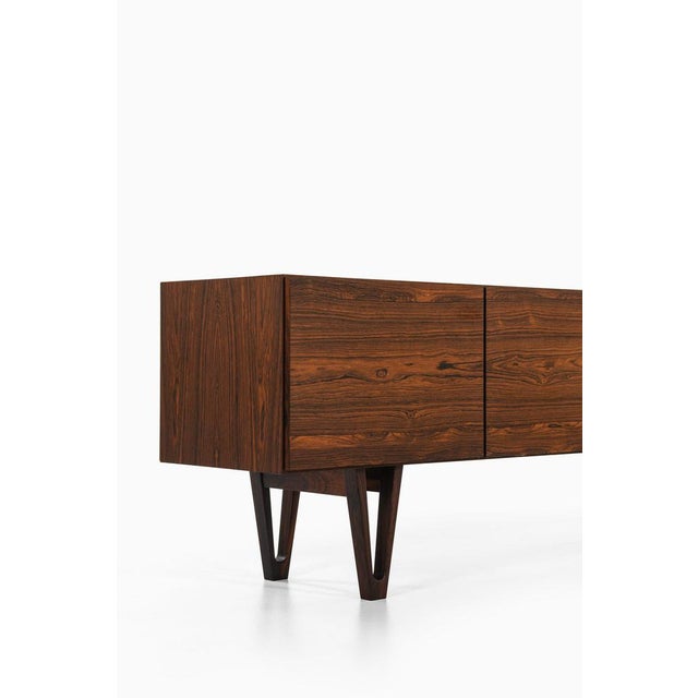 Sideboard in Rosewood by Ib Kofod-Larsen, 1958 For Sale - Image 4 of 9