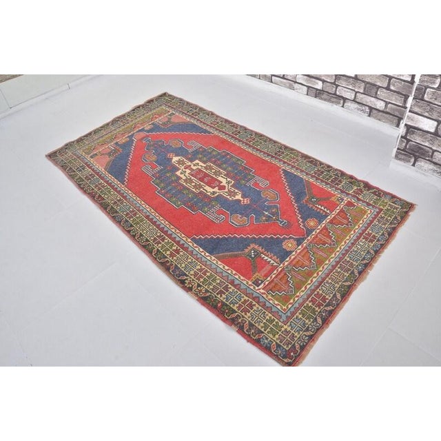1950s Handwoven Vintage Oushak With Faded Geometric Medallion For Sale - Image 5 of 10
