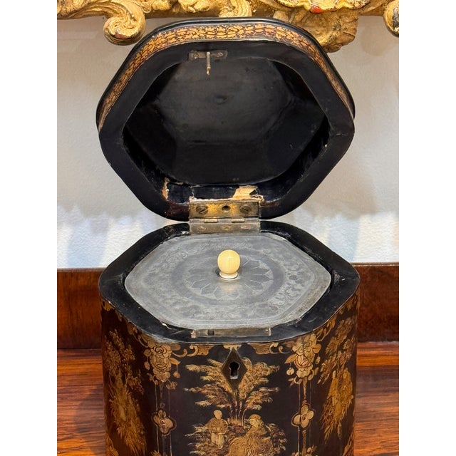 Early 19th Century Early 19th Century Chinese Export Lacquer Tea Caddy in Cylindrical Form For Sale - Image 5 of 9