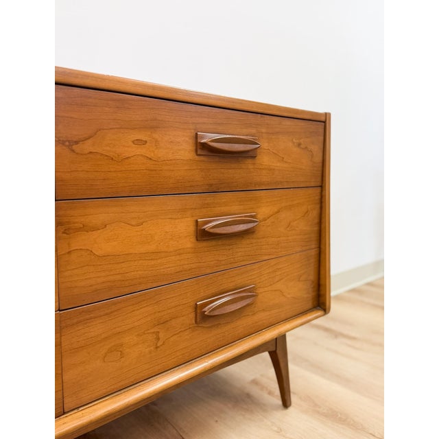 Wood Vintage United MCM Nine Drawer Lowboy Dresser Collectible Mid Century Walnut For Sale - Image 7 of 14