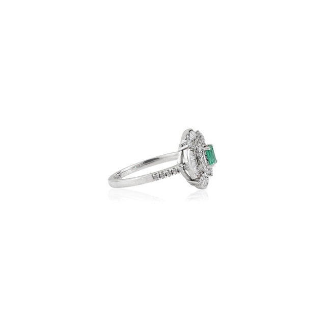 Metal Art Deco Emerald & Baguette Diamonds Target Halo Ring in 14k White Gold Size 6 For Sale - Image 7 of 16
