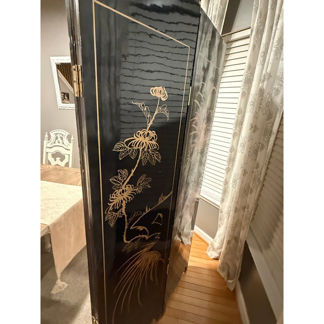 1960s Chinese Carved Lacquer Dragon Folding Screen (4-Panel) With Mother-of-Pearl Inlay For Sale In Baltimore - Image 6 of 6