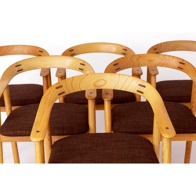 Set of 6 Vintage Dining Chairs – Likely Danish, 1970s A beautiful and unique set of six vintage dining chairs from the...