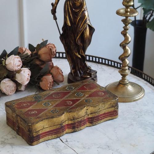 Decorative wooden box in the Florentine style with gold-colored trim and polychrome painting. Lined with fabric on the...