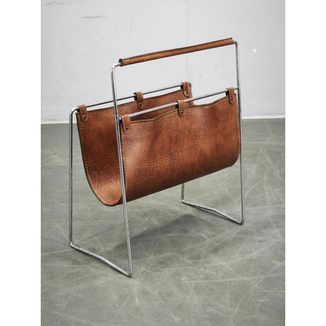 Metal Italian Modernist Leather and Chrome Magazine Rack, 1980s For Sale - Image 7 of 11