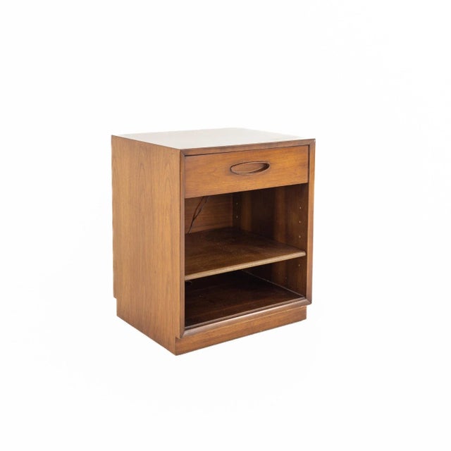 Henredon Circa 60' Mid Century Walnut Nightstand For Sale - Image 11 of 11