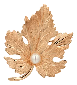 1990s 14k Yellow Gold Leaf Brooch With 4mm Round Cultured Pearl