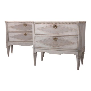 Early 20th Century Swedish Gustavian Style Pair of Painted Bedside Commodes With Marbleized Tops For Sale