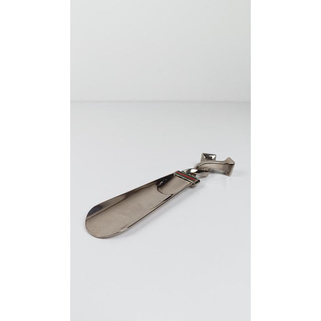 Metal Shoehorn in Silver-Plated Metal and Red and Green Enamel Stripes from Gucci, 1970s For Sale - Image 7 of 16