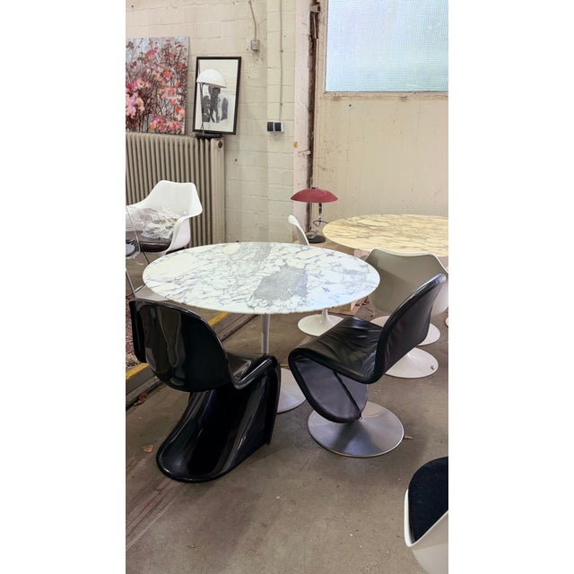 Model 1-2-3 Side Chairs and Panton Chairs in Black Leather by Verner Panton for Fritz Hansen & Fehlbaum, 1970s, Set of 4 For Sale - Image 14 of 16