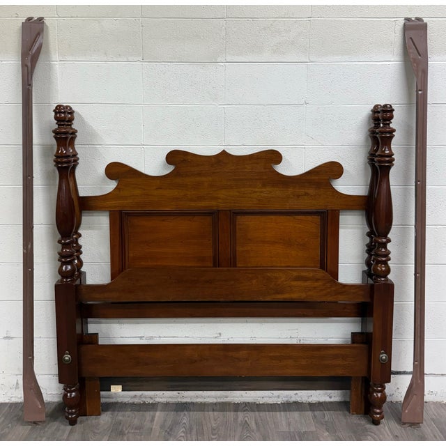 This is a vintage Thomasville four-poster full sized bed from the sought-after Heirloom Collection, crafted in rich cherry...