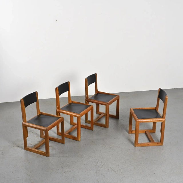 Beautiful set of 4 chairs by the Lyon cabinetmaker and designer André Sornay, inventor of numerous patented systems....