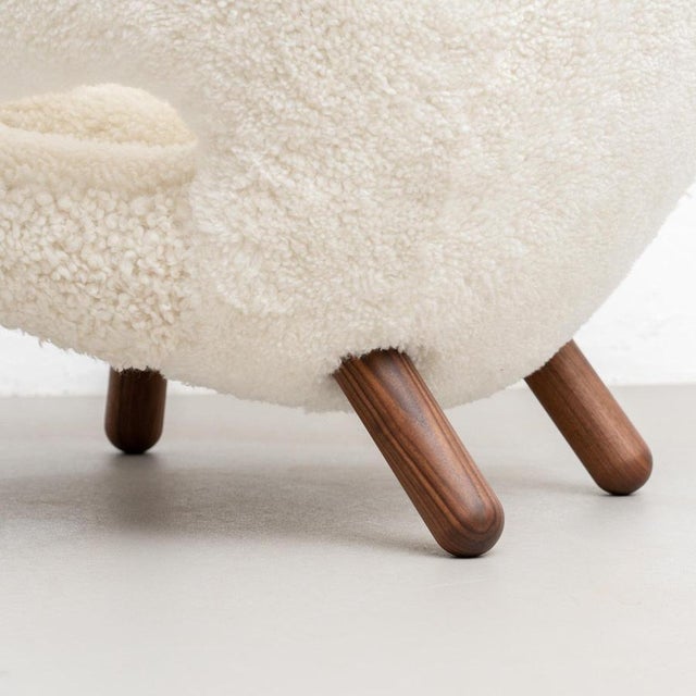 Modern Pelican Chair in Sheepskin Upholstery from Finn Juhl, Denmark, 2000s For Sale - Image 15 of 18