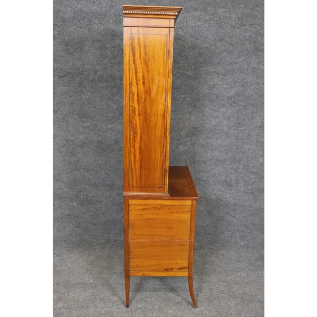 Antique 19th Century English Satinwood Vitrine – Narrow Display Cabinet With Inlay Detail For Sale - Image 4 of 10