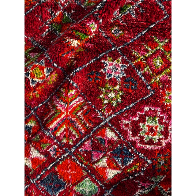 Red Vintage Moroccan Boujad Rug – Handwoven Wool Berber Area Rug From the 1970s For Sale - Image 8 of 9