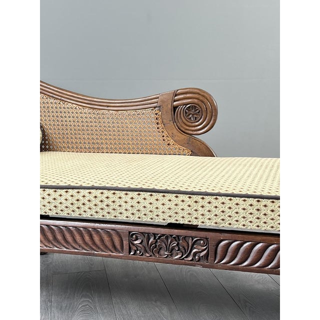 19th Century Louis XVI Chaise Longue in Carved Wood and Caning For Sale - Image 6 of 13