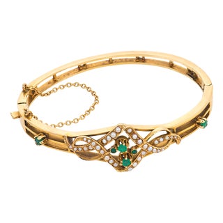 1900-1909 Victorian Emerald Seed Pearl 14k Yellow Gold Bangle For Sale