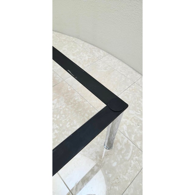 Black Cassina Lc10 Table en Tube Basse Coffee Table Glass Top Chrome Legs Black Base Le Corbusier Pierre Jeanneret Charlotte Perriand For Sale - Image 8 of 12