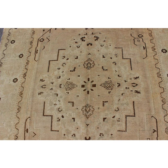 Mid 20th Century Vintage Turkish Rug in Neutral Tones in Taupe and Brown Highlights For Sale - Image 5 of 9