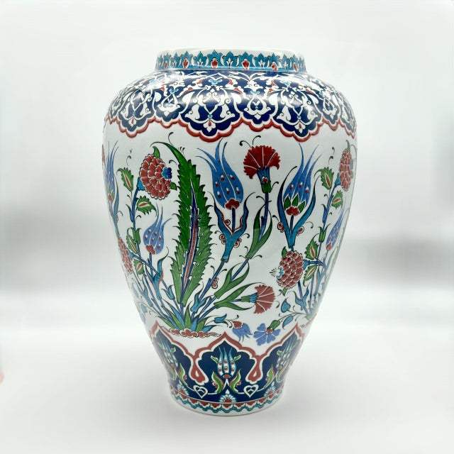 Handmade Ceramic Grand Shah Vase with Lid (60cm) Classic White Saz Leaf & Carnation For Sale - Image 9 of 10
