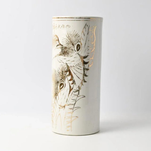 Antique Chinese, early 20th century, hat stand vase. Made of white porcelain with hand-painted gold decoration.