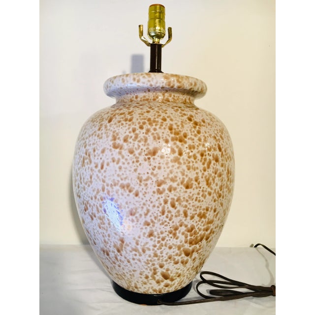 Mid-Century Modern 1970s Mid-Century Modern Leaf Motif Mottled Glaze Table Lamp For Sale - Image 3 of 9