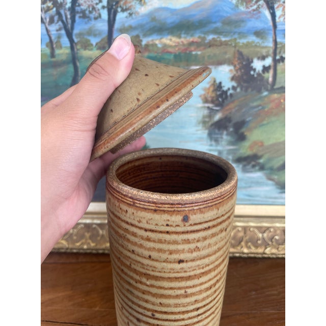 Mid 20th Century Vintage Hand-Thrown Studio Pottery Lidded Jar With Speckled Glaze and Ribbed Texture. For Sale - Image 5 of 8