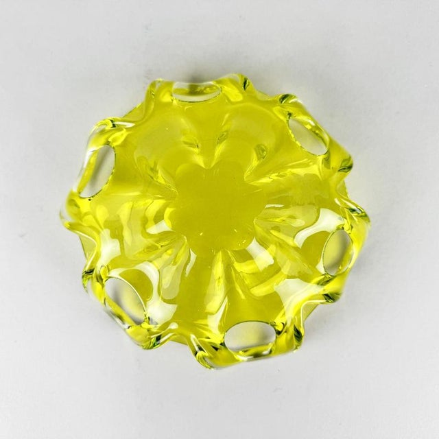 1960s Small Czech Art Glass Bowl attributed to Josef Hospodka for Chribska Glassworks, 1960s For Sale - Image 5 of 6