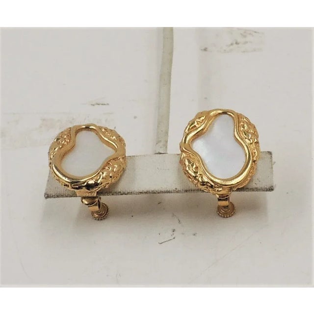 Napier Vintage Signed Napier Modernist Mother-Of-Pearl Clip Earrings, 1982 - 2 Pieces For Sale - Image 4 of 9