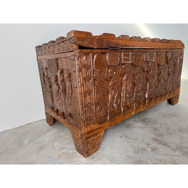 Vintage African Benin (Nigeria) Hand-Carved Wooden Chest Honoring the Oba of Benin For Sale - Image 12 of 12