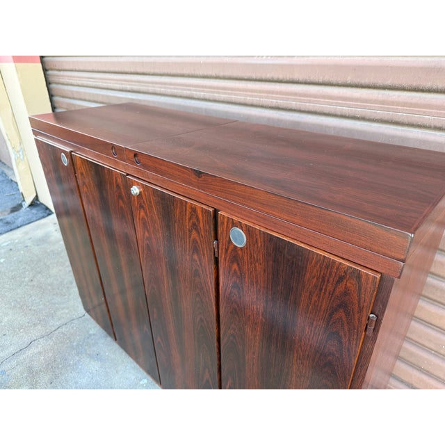 Dyrlund Vintage Mid Century Modern Brazilian Rosewood Dry Bar From Dyrlund For Sale - Image 4 of 9