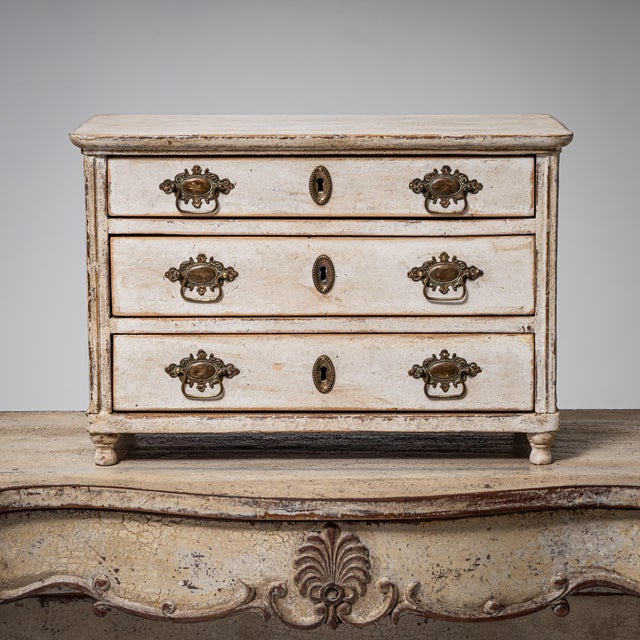 Cream-White Miniature Commode, 19th Century For Sale - Image 6 of 6