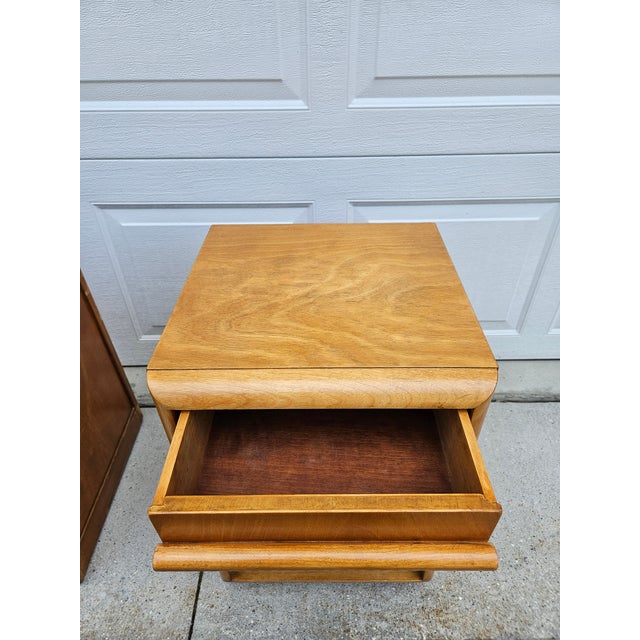Mid-Century Modern Walnut Robsjohn-Widdicomb Style Nightstands For Sale - Image 12 of 17