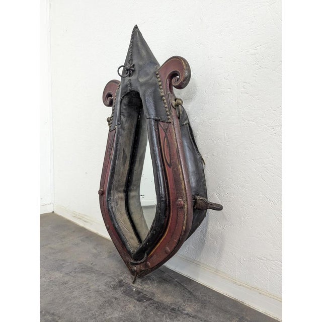 Ox Cheek Wood Framed Mirror, in Very Good conditions.