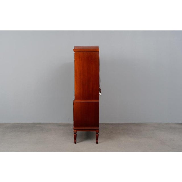 Antique Style Mahogany Display Cabinet, Late 20th Century For Sale - Image 5 of 18
