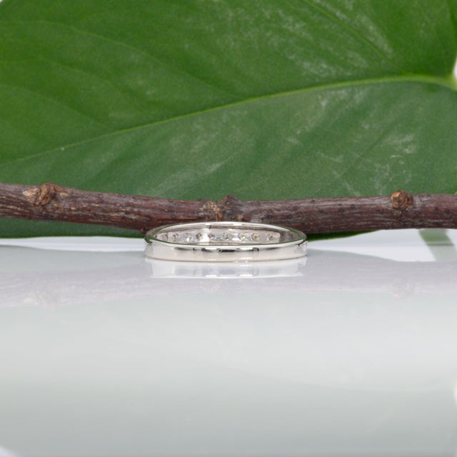 Silver Diamond Estate Band in Solid 10k Gold - Timeless Everyday, Size 7 For Sale - Image 8 of 9