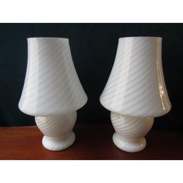 1980s Murano Glass Table Lamps in White Lattimo Swirl, 1960s, Set of 2 For Sale - Image 5 of 6