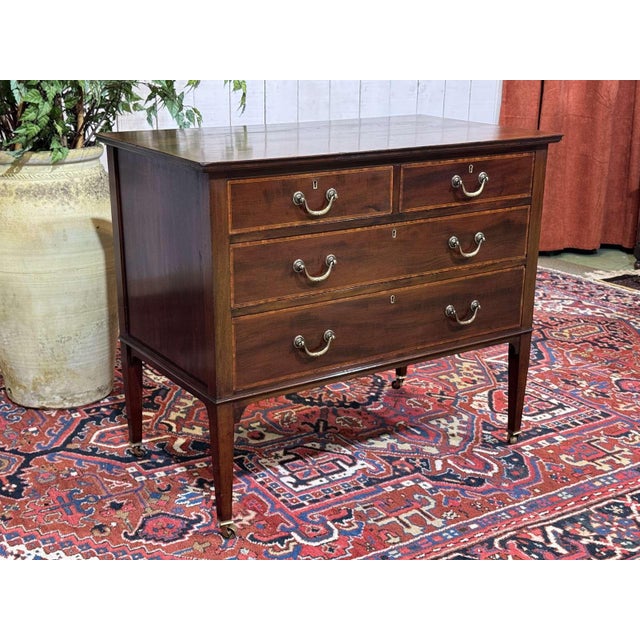 20th Century English Chest of Drawers in Mahogany and Oak For Sale - Image 15 of 18